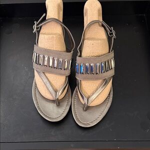 Simply Vera Vera Wang Gray Sandals gray with Silver Accents in size 7